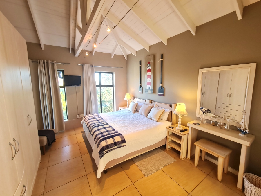 8 Bedroom Property for Sale in Paradise Beach Eastern Cape